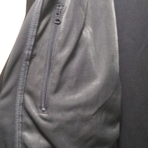 A stormtech performance jacket - Picture 4 of 5